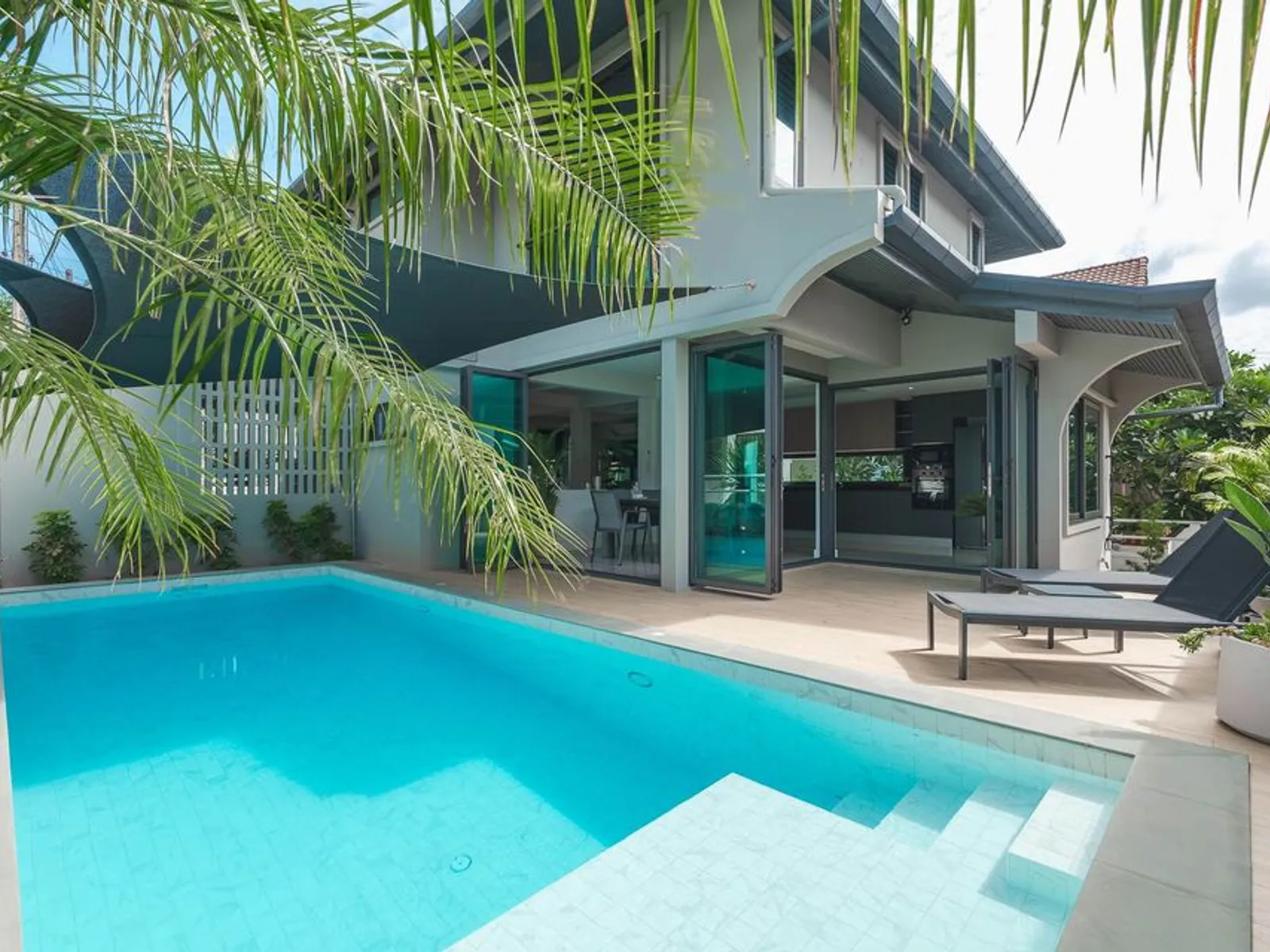 3-Bedroom Pool Villa, 5 Min to Nai Harn Beach, Freehold - Nai Harn, Phuket - Photo 1