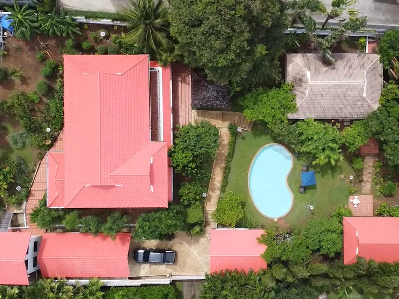 7-Bedroom Estate with Pool and Guest Bungalows, Rawai, Freehold - Rawai, Phuket - Photo 2