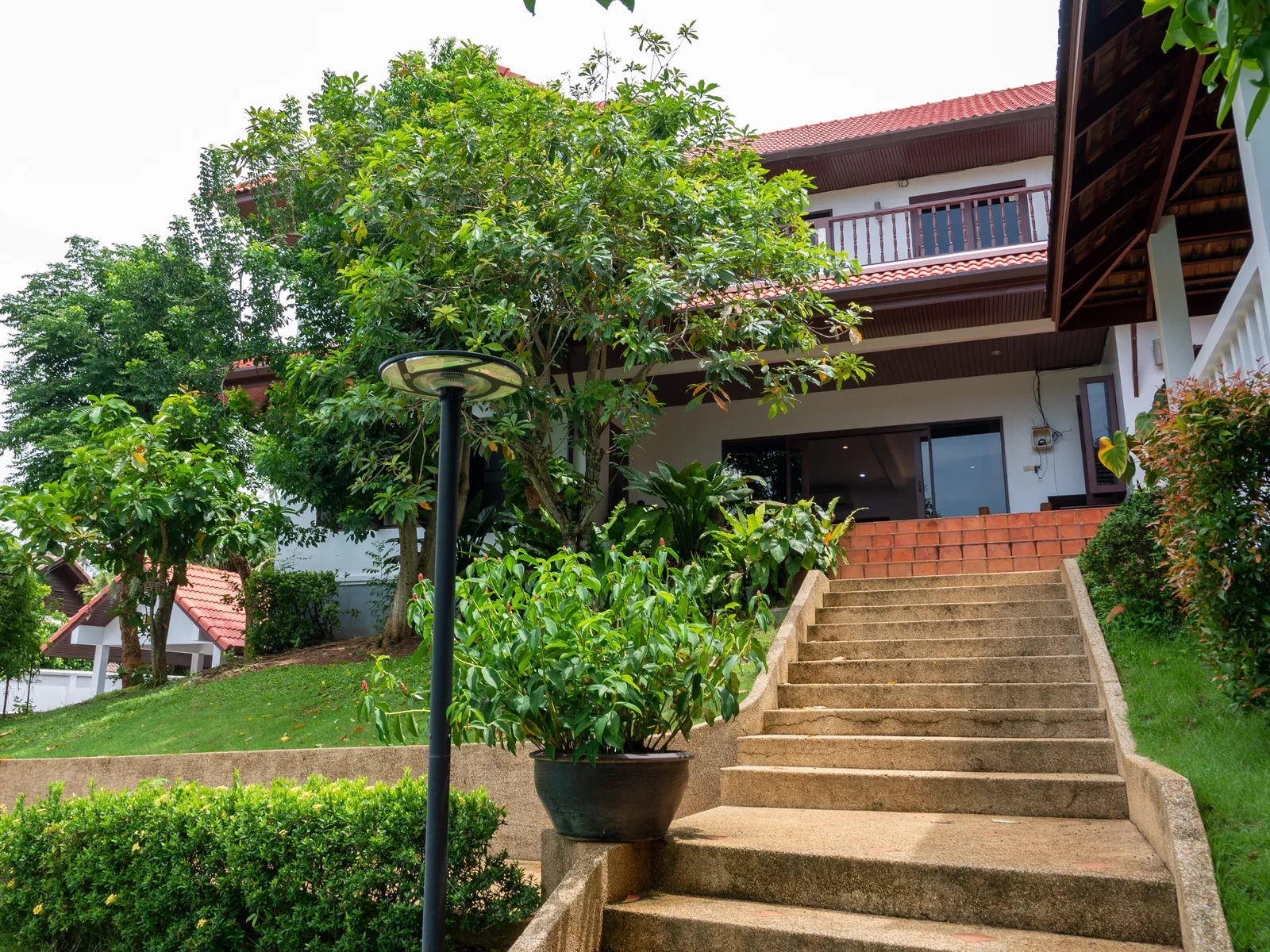 7-Bedroom Estate with Pool and Guest Bungalows, Rawai, Freehold - Rawai, Phuket - Photo 47