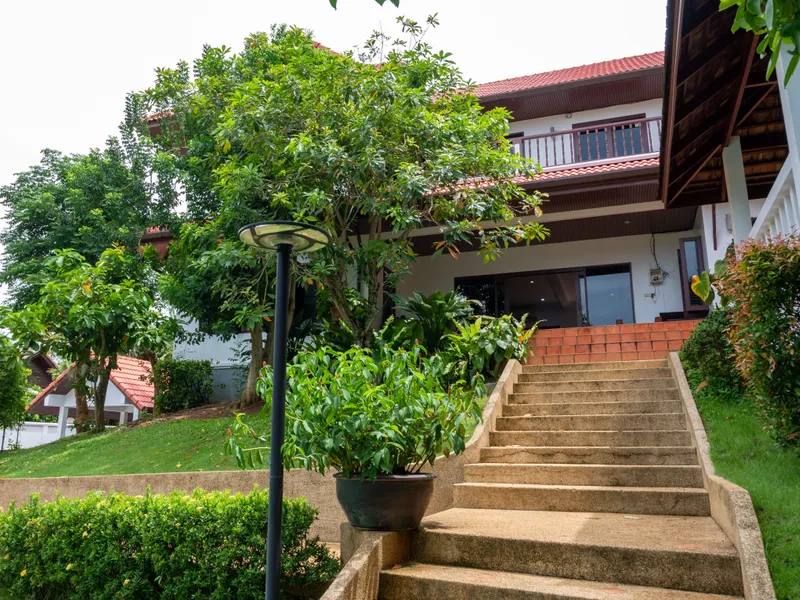 7-Bedroom Estate with Pool and Guest Bungalows, Rawai, Freehold - Rawai, Phuket - Main photo