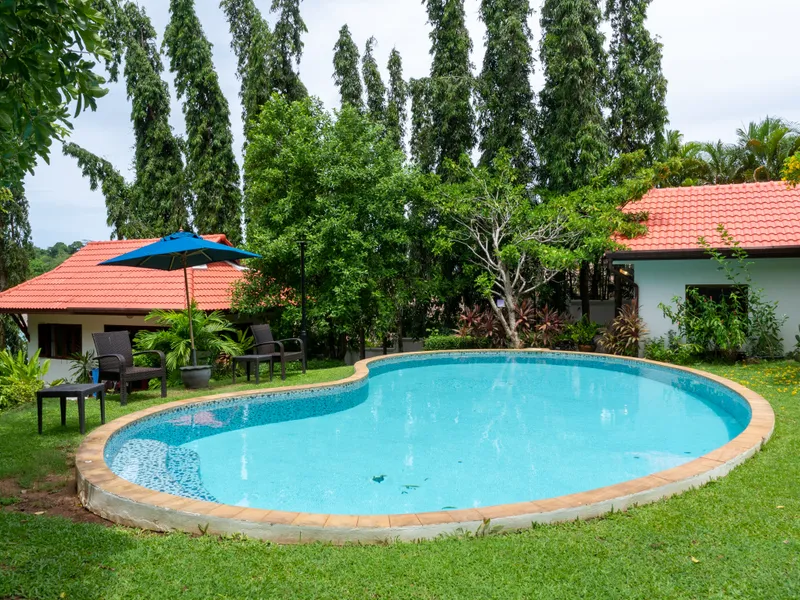 7-Bedroom Estate with Pool and Guest Bungalows, Rawai, Freehold - Rawai, Phuket - Main photo