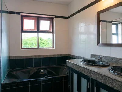 7-Bedroom Estate with Pool and Guest Bungalows, Rawai, Freehold - Rawai, Phuket - Photo 23