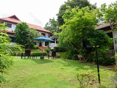 7-Bedroom Estate with Pool and Guest Bungalows, Rawai, Freehold - Rawai, Phuket - Photo 40