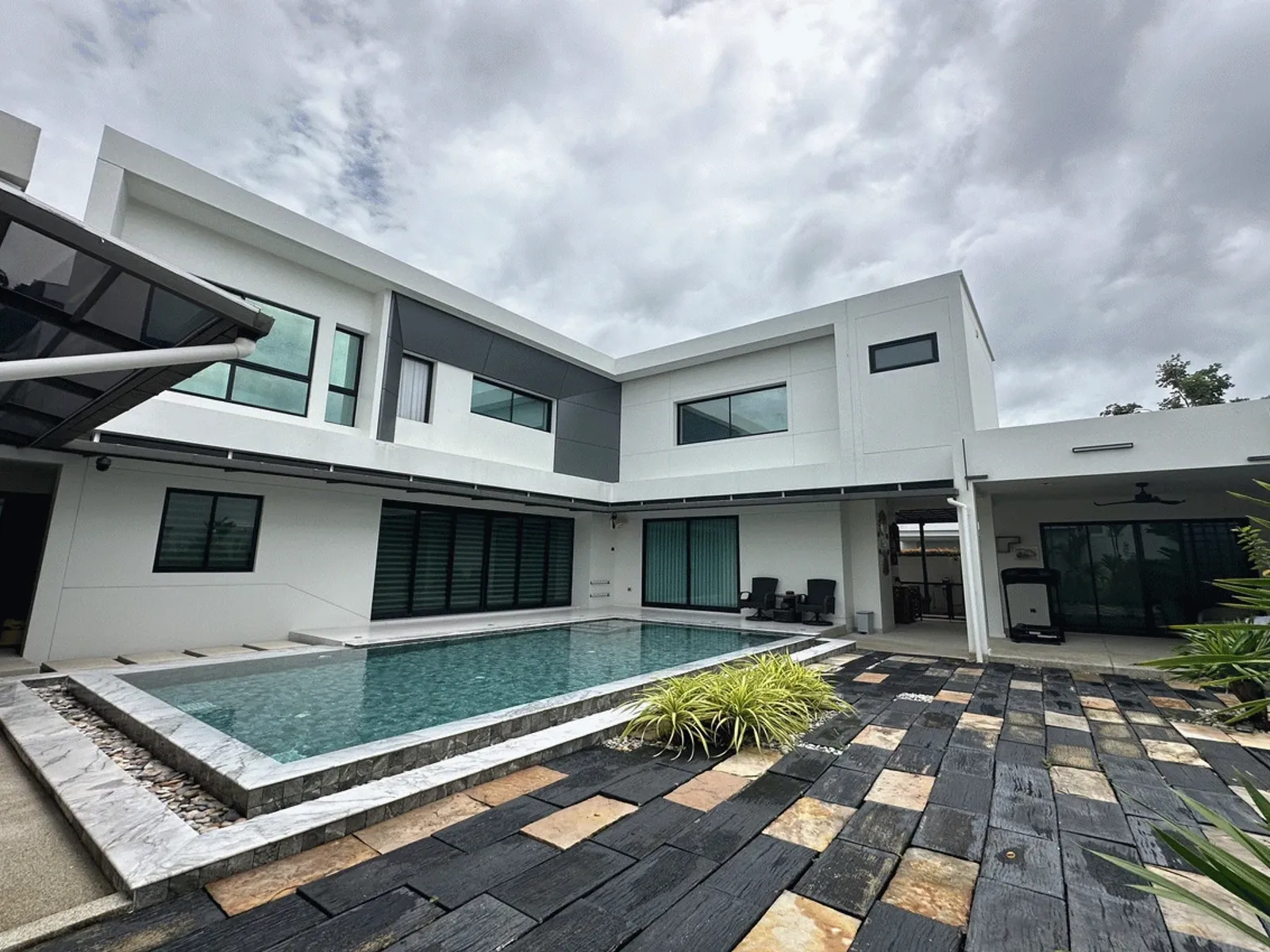 Современная вилла с 5 спальнями и бассейном в Пхукет-Тауне - Phuket Town, Phuket - Фото 1