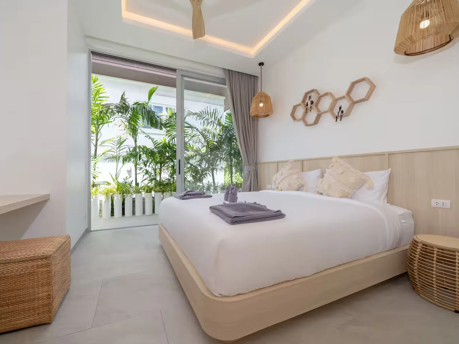 4-Bedroom Pool Villa for Sale, Rawai, Freehold - Rawai, Phuket, Thailand - Photo 12