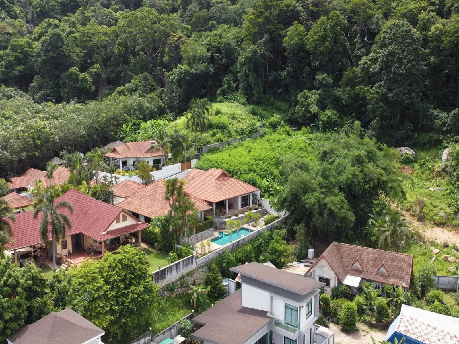 Private Pool Villa with 2 Separate Houses | 5 Bedrooms | Leasehold - Rawai, Phuket - Photo 2