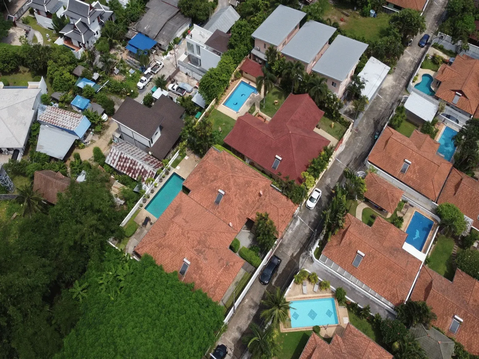 Private Pool Villa with 2 Separate Houses | 5 Bedrooms | Leasehold - Rawai, Phuket - Photo 4