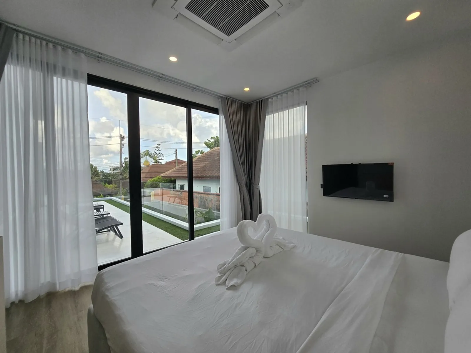3-Bedroom New Pool Villa for Sale, Rawai, High Ceilings, Freehold - Rawai, Phuket - Photo 25