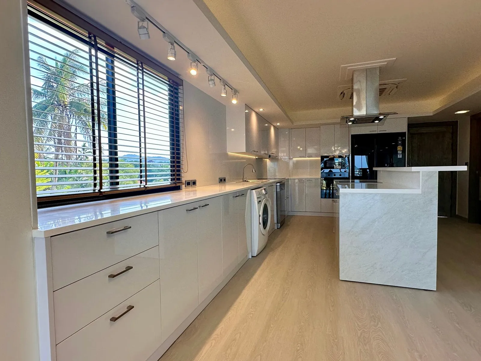 2-Bedroom Sea View Condo for Sale, Rawai, Fully Renovated - Rawai, Phuket - Photo 10