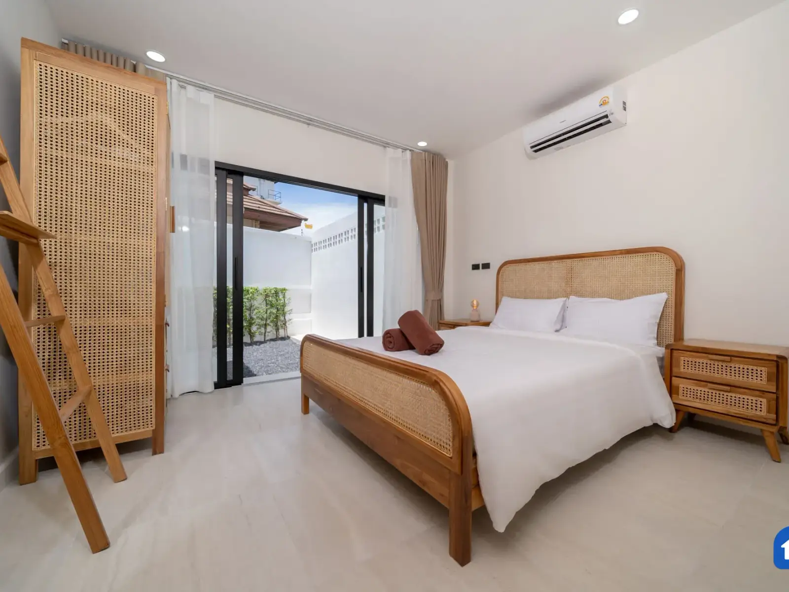 Продается Балийская вилла с 4 спальнями и бассейном, Раваи - Rawai, Mueang Phuket - Недвижимость на продажу или в аренду на Пхукете
