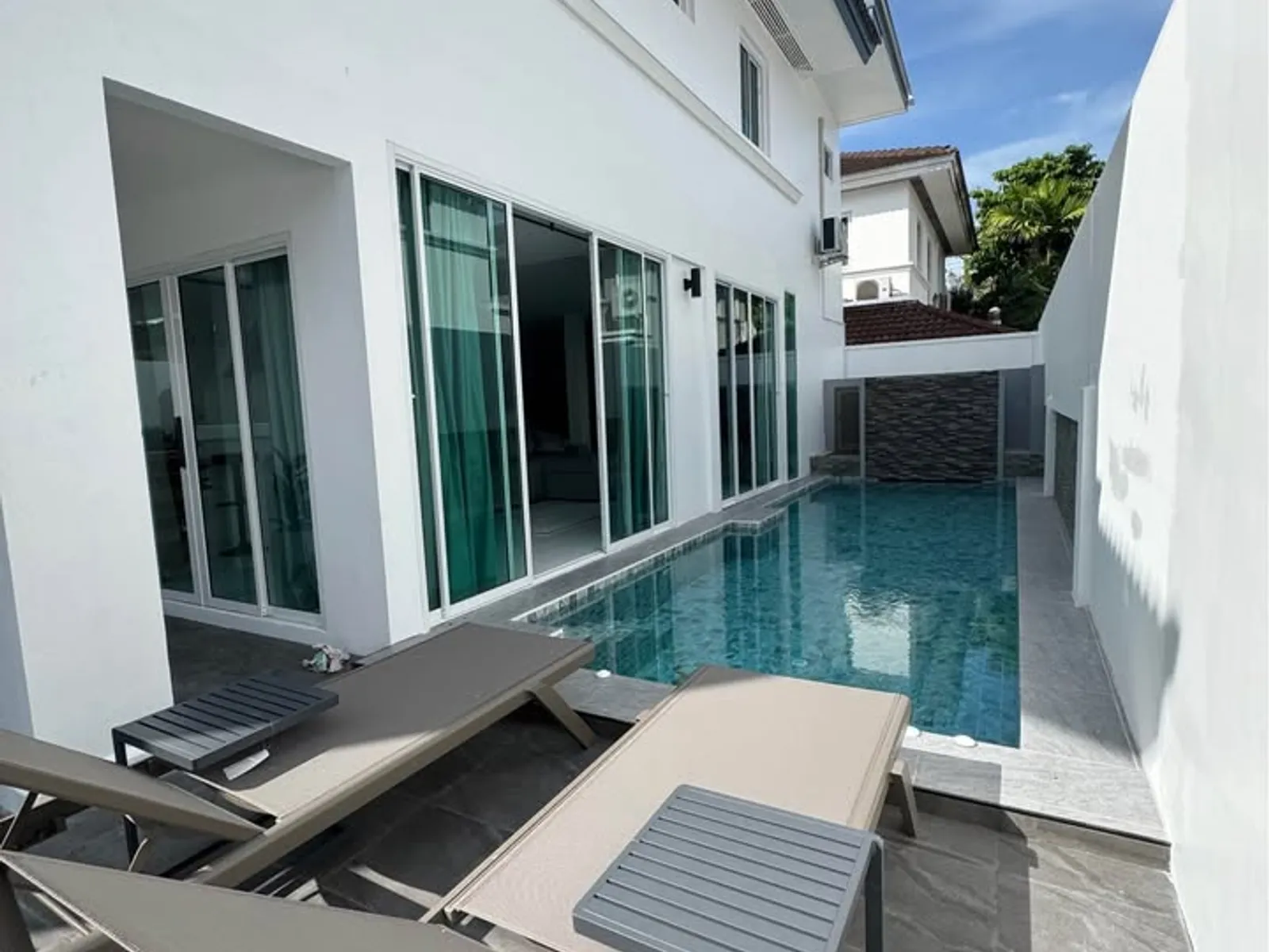 3-Bedroom Renovated Pool Villa for Rent, Chalong, Gated Estate - Chalong, Phuket - Photo 1