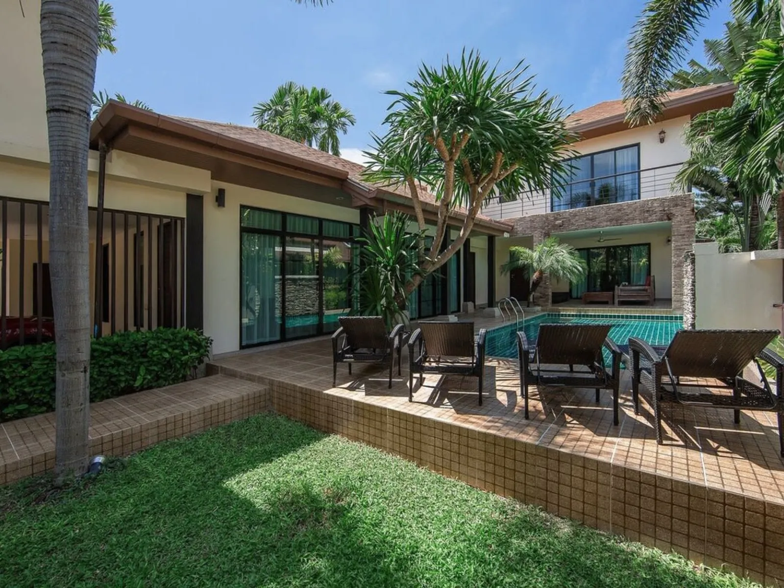 4-Bedroom Thai-Balinese Pool Villa for Sale, Rawai, Freehold - Rawai, Phuket - Photo 27