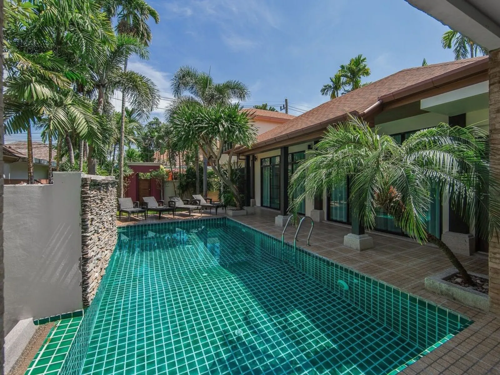 4-Bedroom Thai-Balinese Pool Villa for Sale, Rawai, Freehold - Rawai, Phuket - Photo 1
