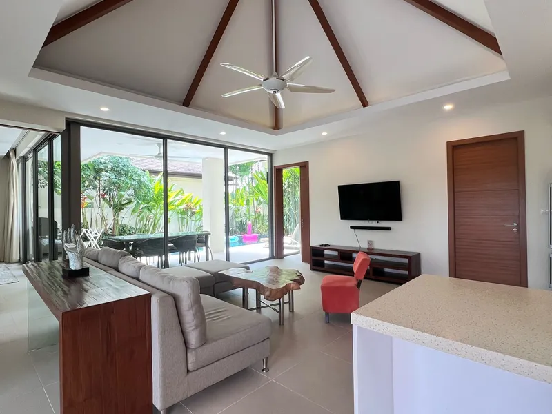 4-Bedroom House with Gym for Rent, Rawai, 800m to Beach - Rawai, Phuket - Main photo