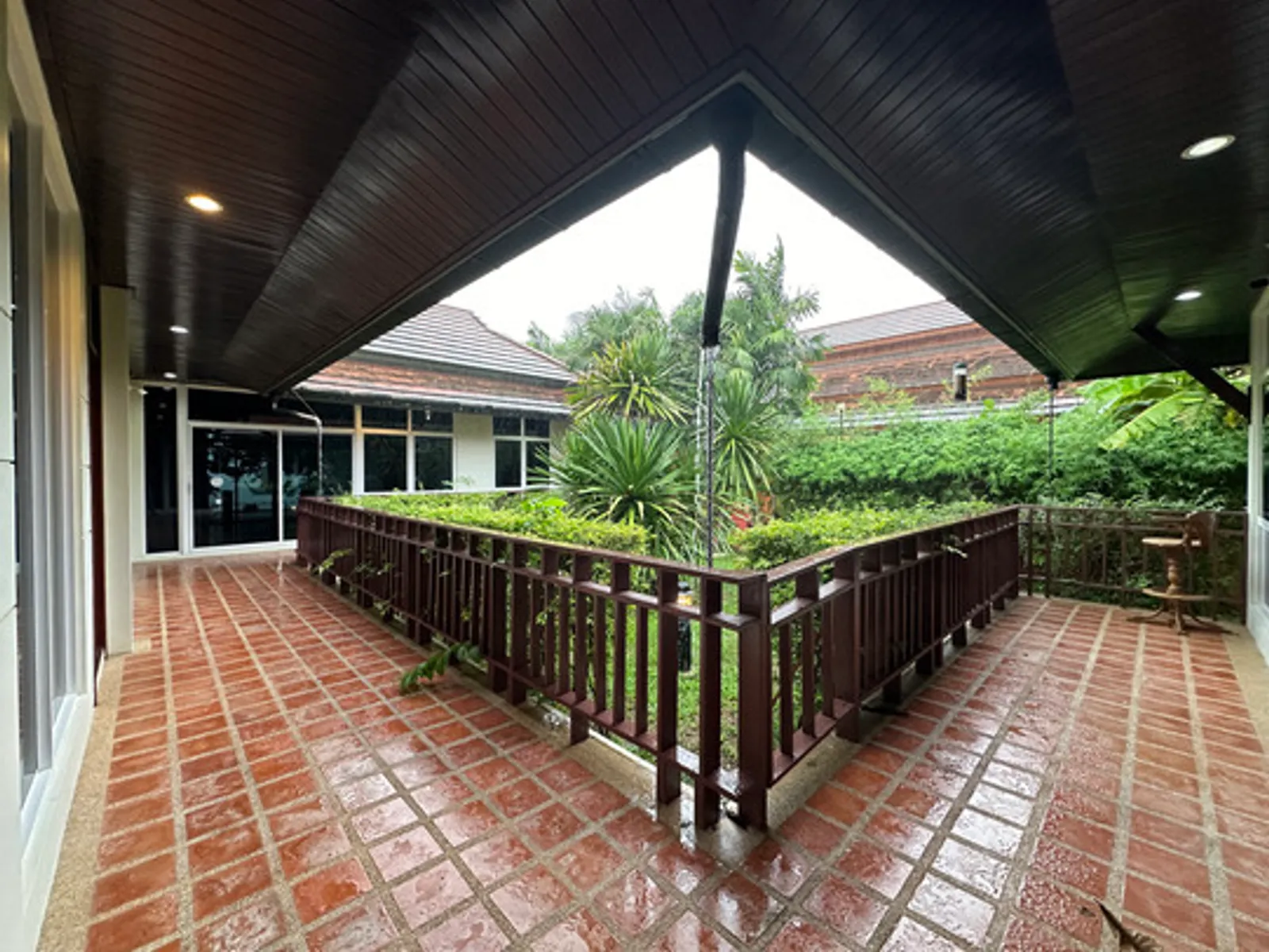 3-Bedroom Beachfront Pool Villa for Sale, Chalong, Freehold - Chalong, Phuket - Photo 4