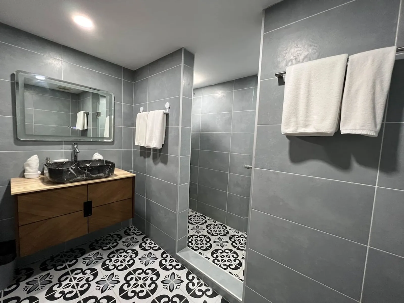 3-Bedroom Condo for Sale, Short Walk to Nai Harn Beach - Nai Harn, Phuket - Photo 13