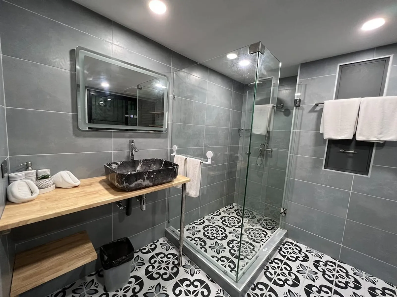 3-Bedroom Condo for Sale, Short Walk to Nai Harn Beach - Nai Harn, Phuket - Photo 3