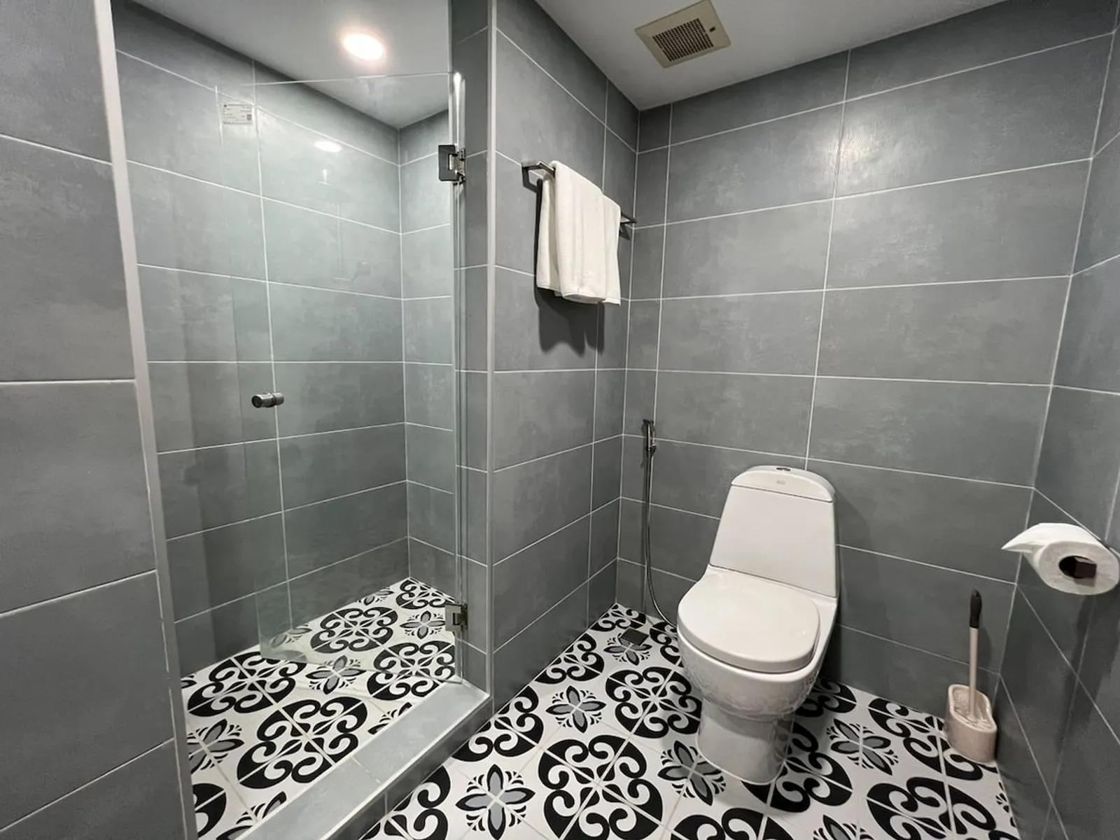 3-Bedroom Condo for Sale, Short Walk to Nai Harn Beach - Nai Harn, Phuket - Photo 14