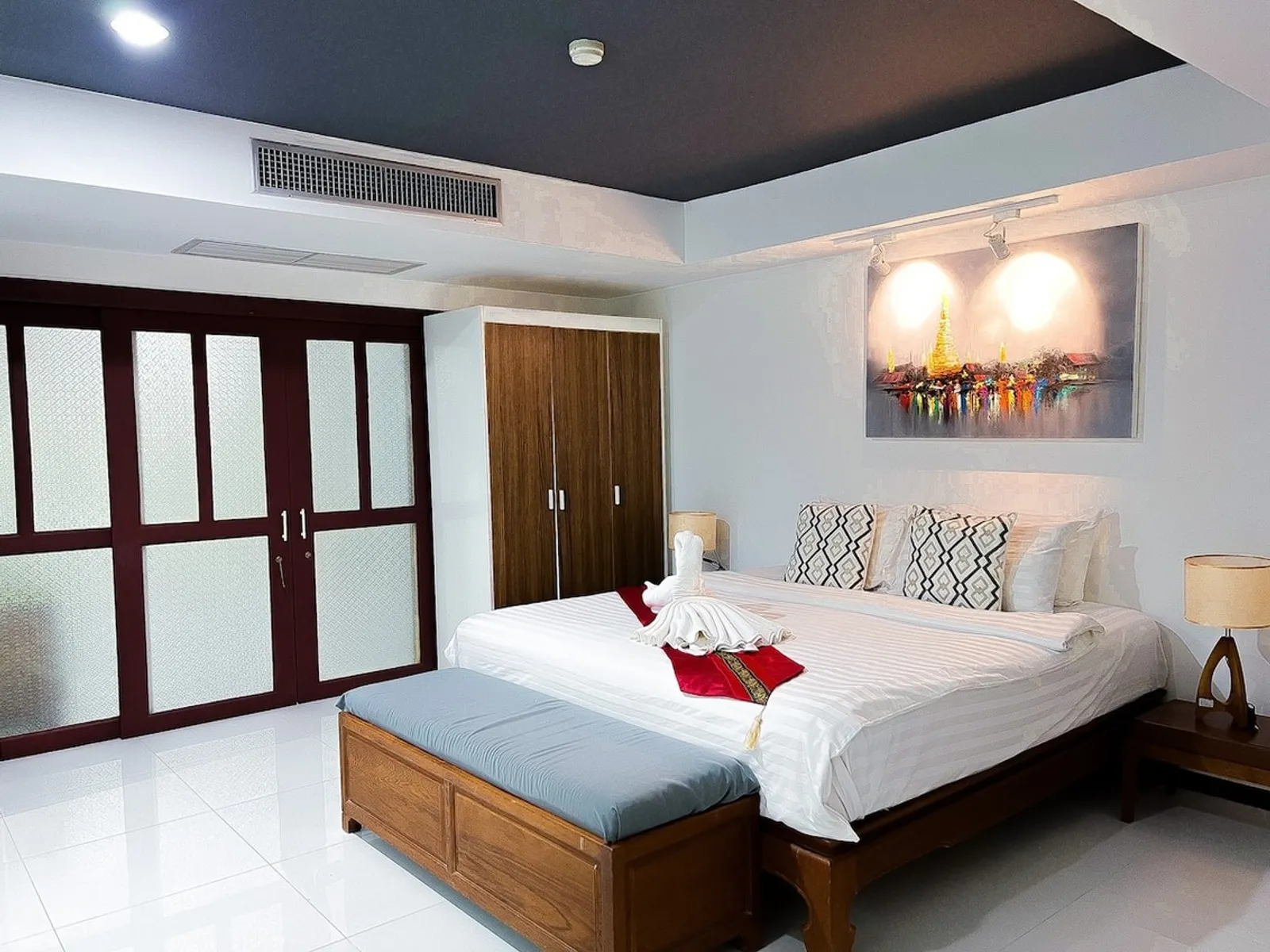 3-Bedroom Condo for Sale, Short Walk to Nai Harn Beach - Nai Harn, Phuket - Photo 11