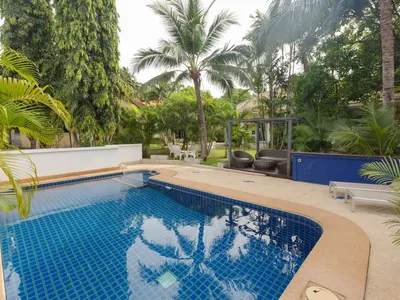 Maison de 2 chambres à louer à Rawai, piscine commune et jardin tropical - Rawai, Phuket - Propriété à vendre ou louer à Phuket