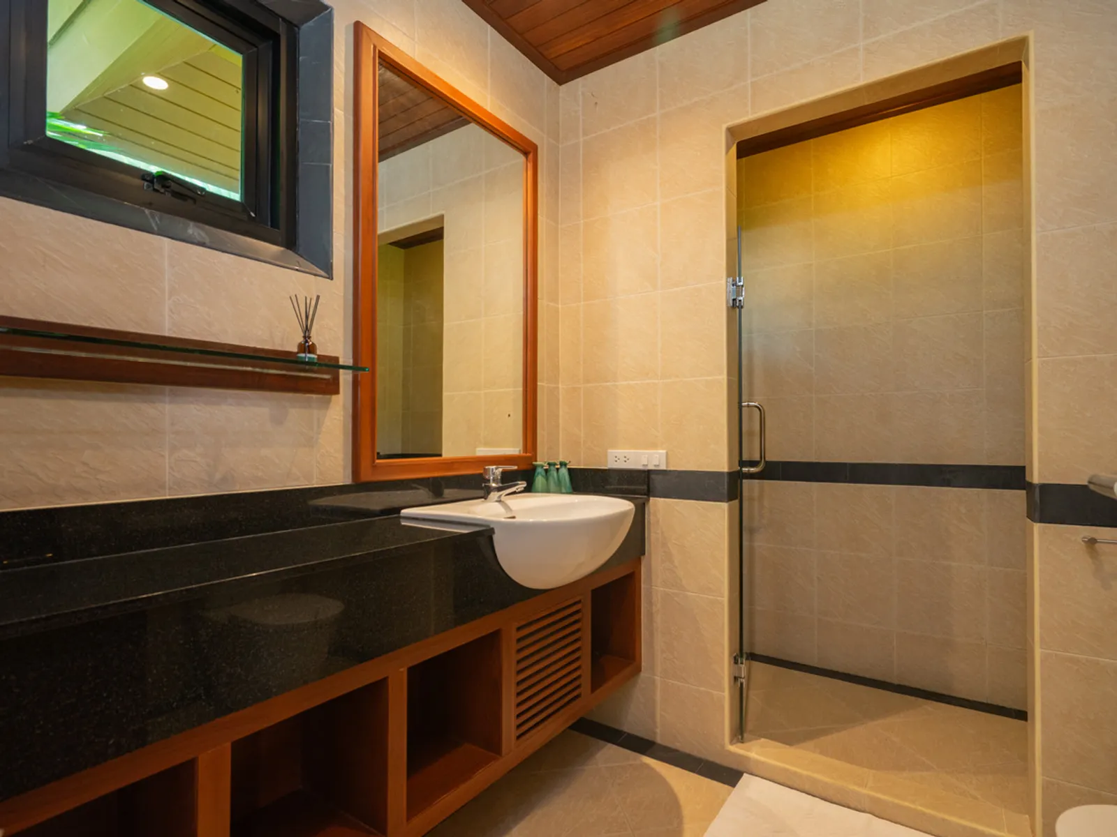 Baan Ton Sai, 4-Bedroom Thai-Balinese Villa for Rent, Nai Harn Baan Bua - Nai Harn, Phuket - Photo 43