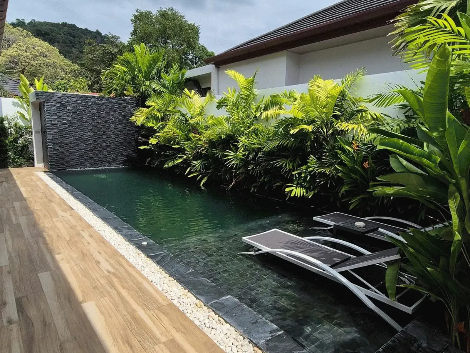 3-Bedroom Modern Villa with Wood and Stone Finishes for Rent, Nai Harn - Nai Harn, Phuket - Photo 1
