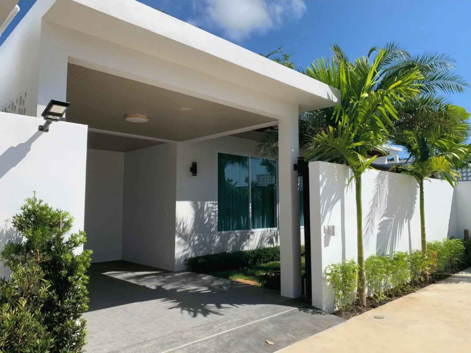 3-Bedroom Modern Villa with Wood and Stone Finishes for Rent, Nai Harn - Nai Harn, Phuket - Photo 7