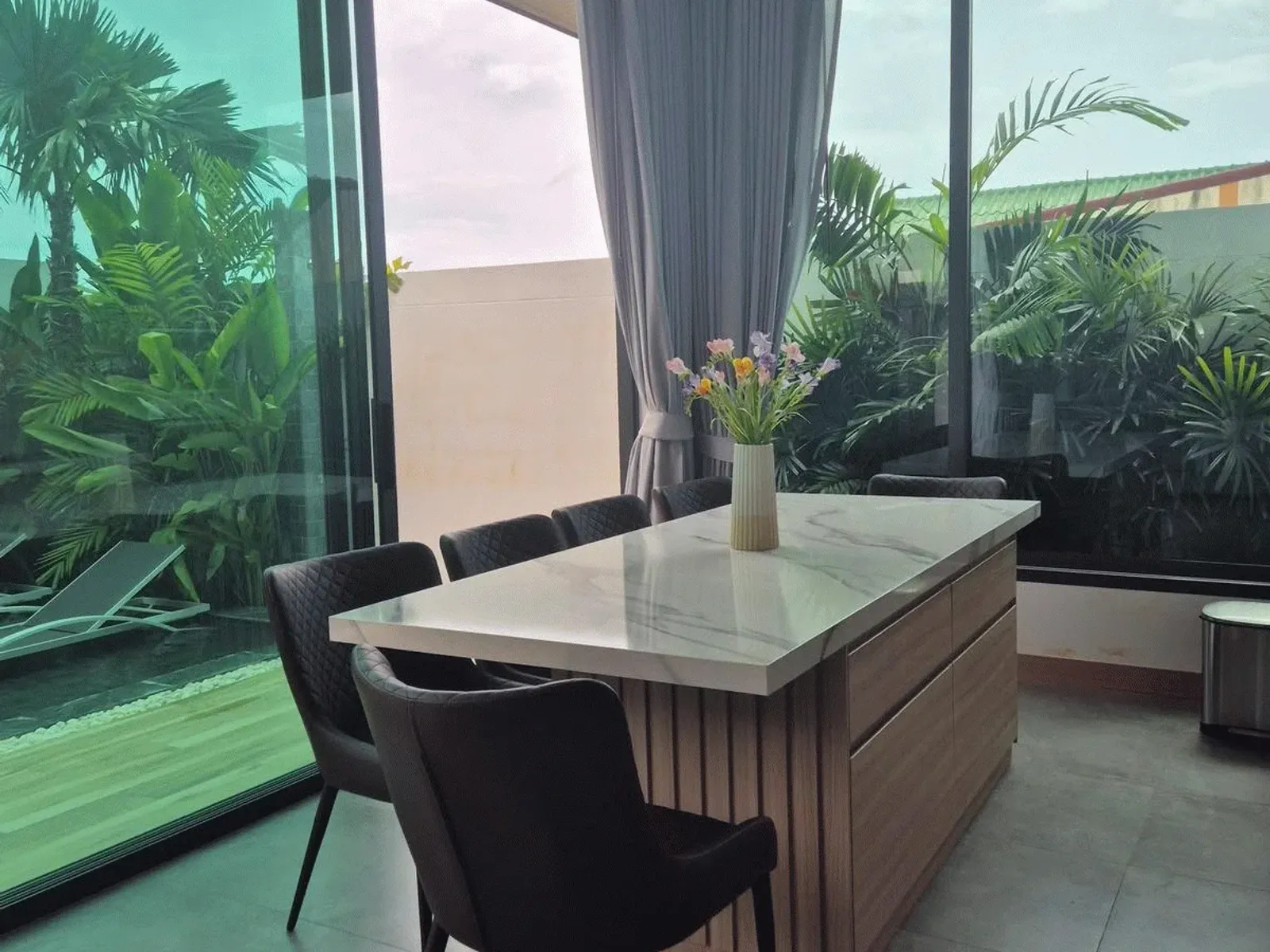 3-Bedroom Modern Villa with Wood and Stone Finishes for Rent, Nai Harn - Nai Harn, Phuket - Photo 3