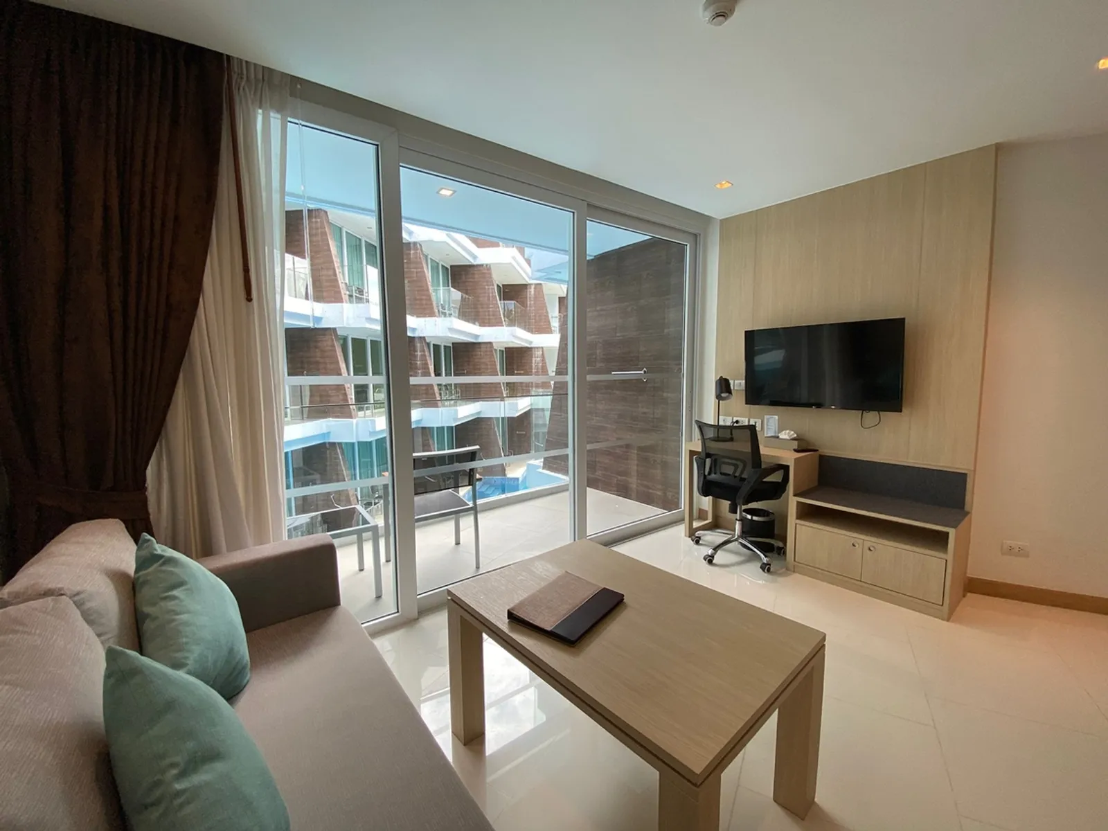 The Beachfront Rawai, 1-Bedroom Freehold Suite with Pool - Rawai, Phuket - Photo 5