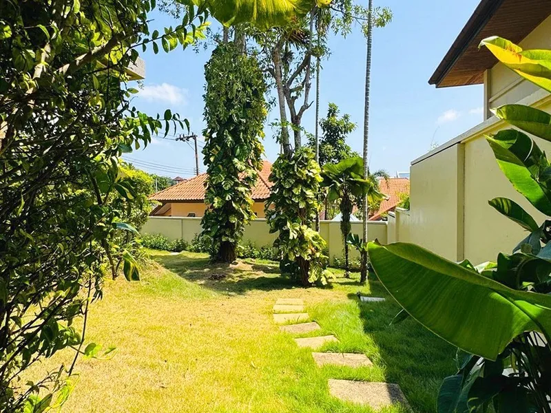 4-Bedroom Tropical Pool Villa for Rent, Nai Harn, 15 Min Beach - Nai Harn, Phuket - Main photo