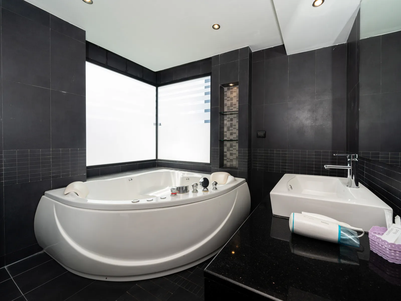 Absolute Bangla Suites, 2-Bedroom Sea View Condo for Sale, Patong - Patong, Phuket - Photo 31