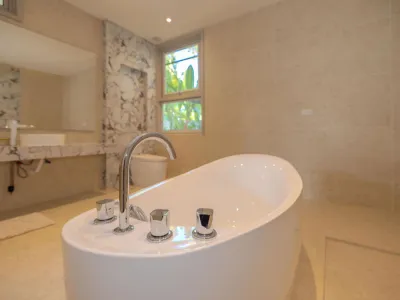 Élégante Villa de 5 Chambres avec Piscine à Louer à Cherng Talay, Phuket - Cherng Talay, Phuket - Photo 13