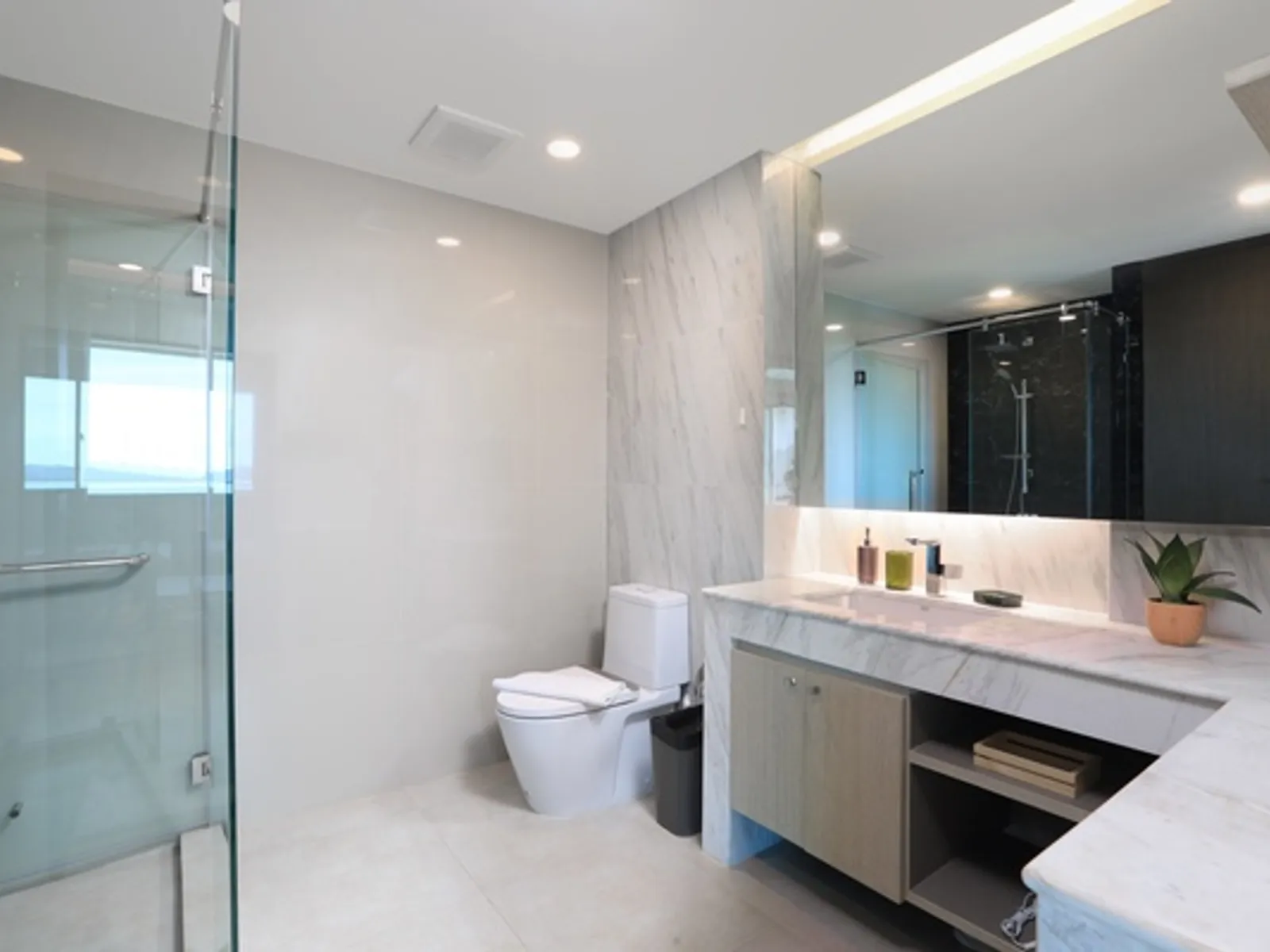 Mida Grande, 2-Bedroom Sea View Condo with Jacuzzi, Surin Beach - Surin Beach, Phuket - Photo 24