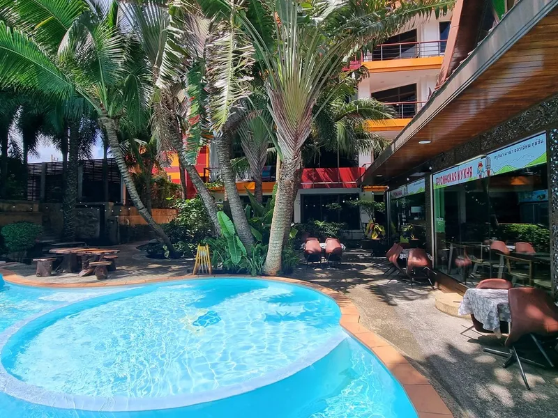 ขายคอนโดมิเนียม NBC 2 ห้องนอน วิวสระว่ายน้ำ ที่ในหาน - Nai Harn, Phuket - ภาพหลัก