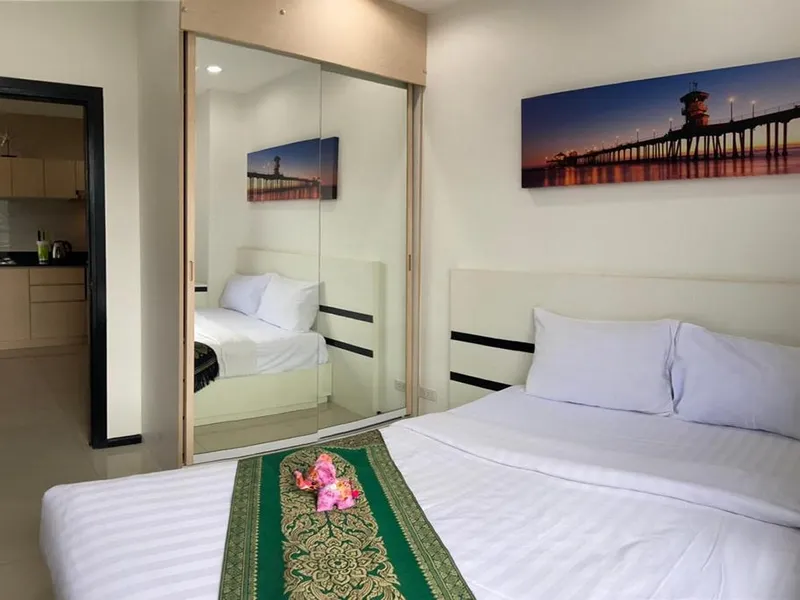 ขายคอนโดมิเนียม NBC 2 ห้องนอน วิวสระว่ายน้ำ ที่ในหาน - Nai Harn, Phuket - ภาพหลัก