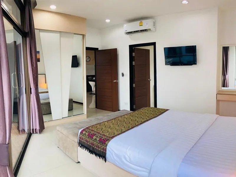 ขายคอนโดมิเนียม NBC 2 ห้องนอน วิวสระว่ายน้ำ ที่ในหาน - Nai Harn, Phuket - ภาพหลัก