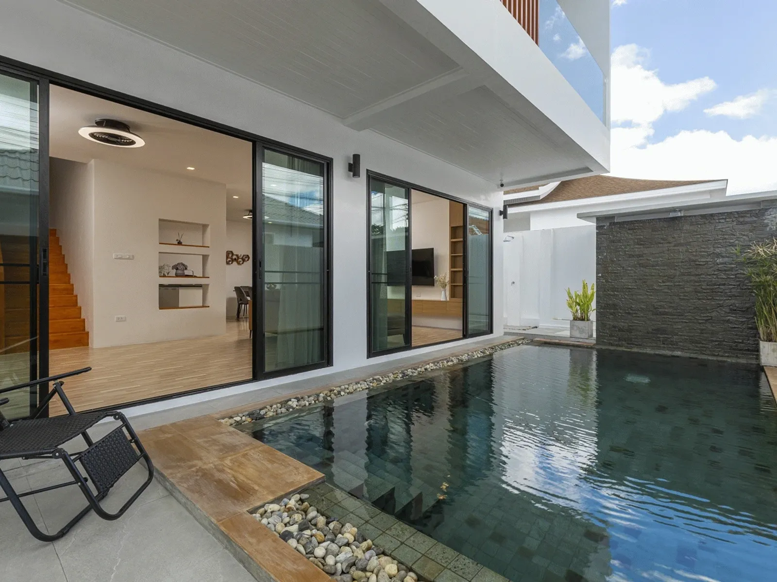Modern 3-Bedroom Freehold Villa | Contemporary Fully Furnished Villa for Sale in Rawai Phuket - Rawai, Phuket - Photo 1
