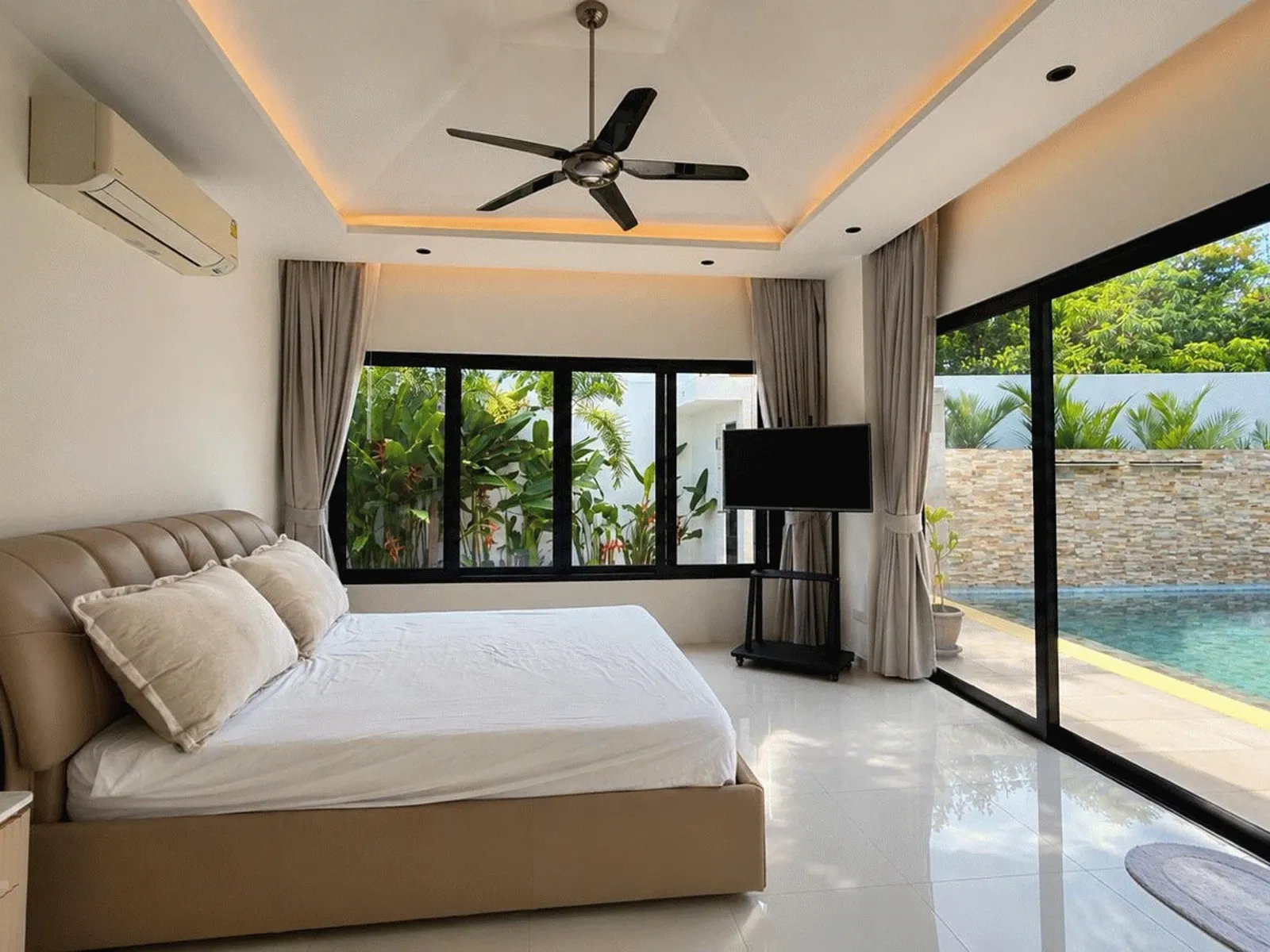 4-Bedroom Tropical Pool Villa for Rent, Nai Harn, Premium Facilities - Nai Harn, Phuket - Photo 5