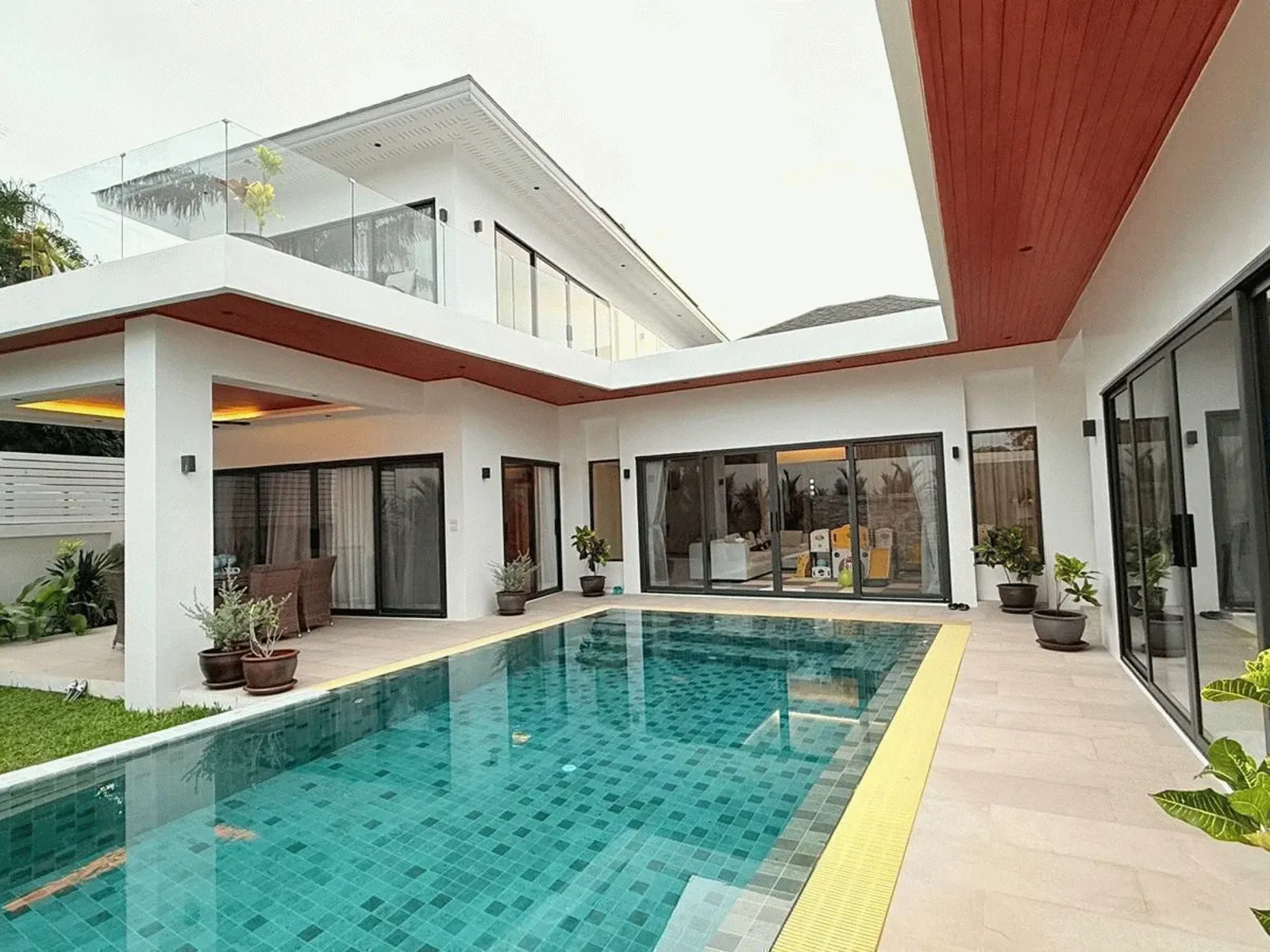 4-Bedroom Tropical Pool Villa for Rent, Nai Harn, Premium Facilities - Nai Harn, Phuket - Photo 1