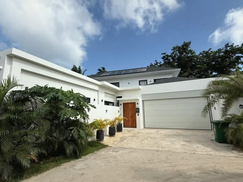 4-Bedroom Tropical Pool Villa for Rent, Nai Harn, Premium Facilities - Nai Harn, Phuket - Main photo