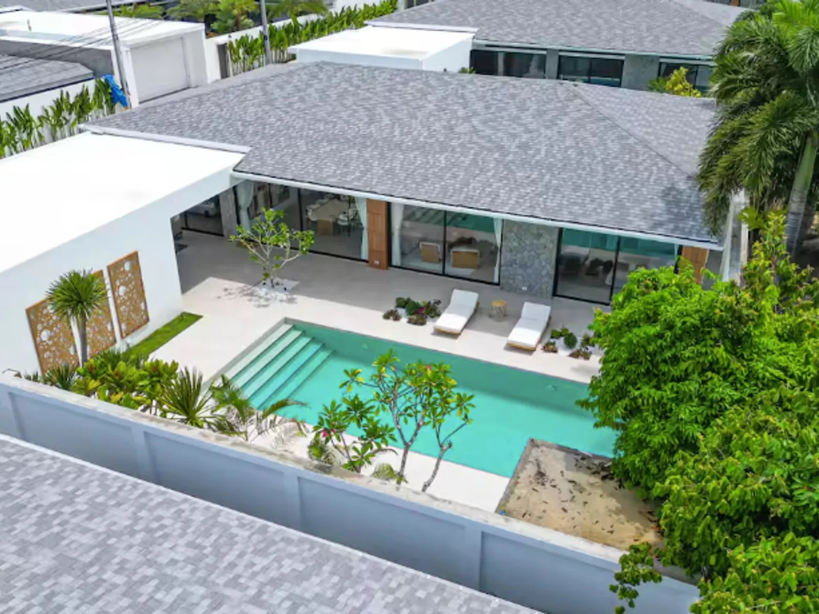 4-Bedroom Saltwater Pool Villa for Sale, Rawai, Freehold - Rawai, Phuket - Photo 16