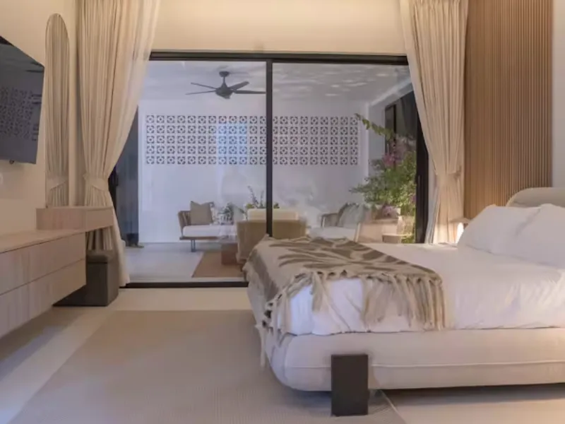 4-Bedroom Saltwater Pool Villa for Sale, Rawai, Freehold - Rawai, Phuket - Main photo