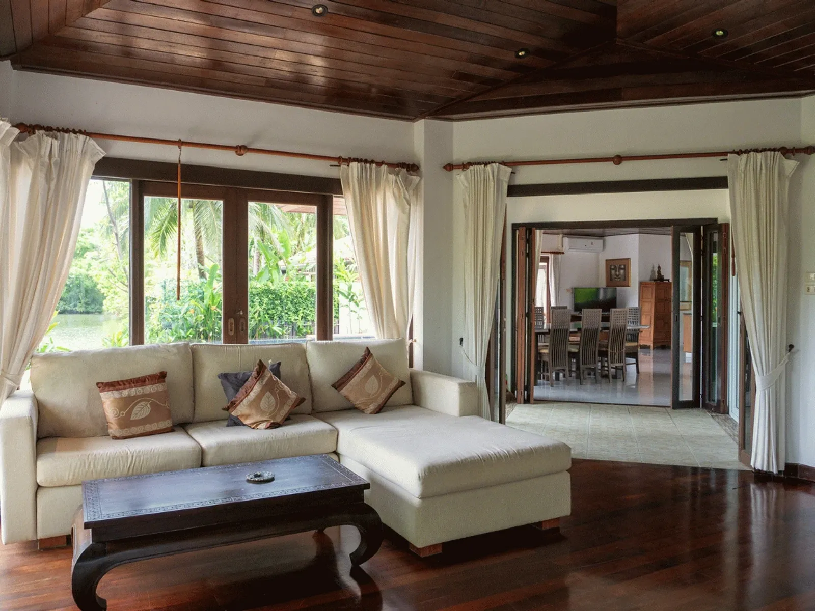 สุรินทร์ สปริงส์ – 4 ห้องนอน พูลวิลล่าริมทะเลสาบ หาดสุรินทร์ - Surin Beach, Phuket - รูปภาพ 4