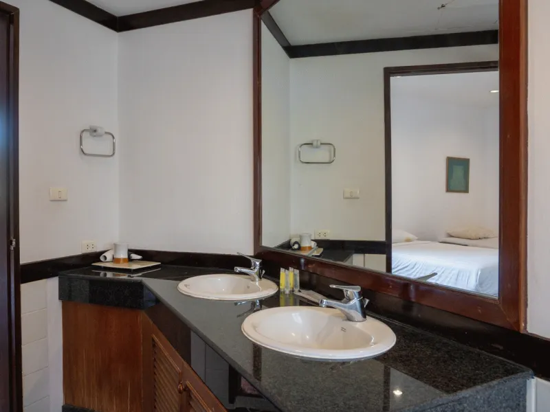 สุรินทร์ สปริงส์ – 4 ห้องนอน พูลวิลล่าริมทะเลสาบ หาดสุรินทร์ - Surin Beach, Phuket - ภาพหลัก