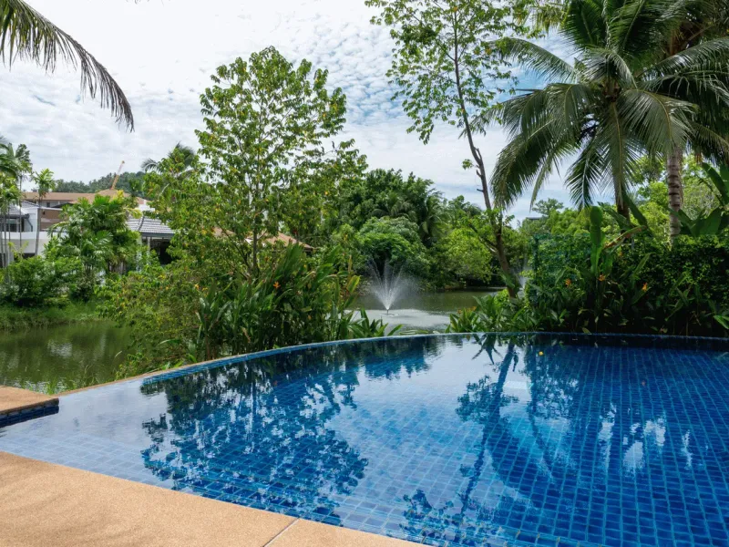 สุรินทร์ สปริงส์ – 4 ห้องนอน พูลวิลล่าริมทะเลสาบ หาดสุรินทร์ - Surin Beach, Phuket - ภาพหลัก