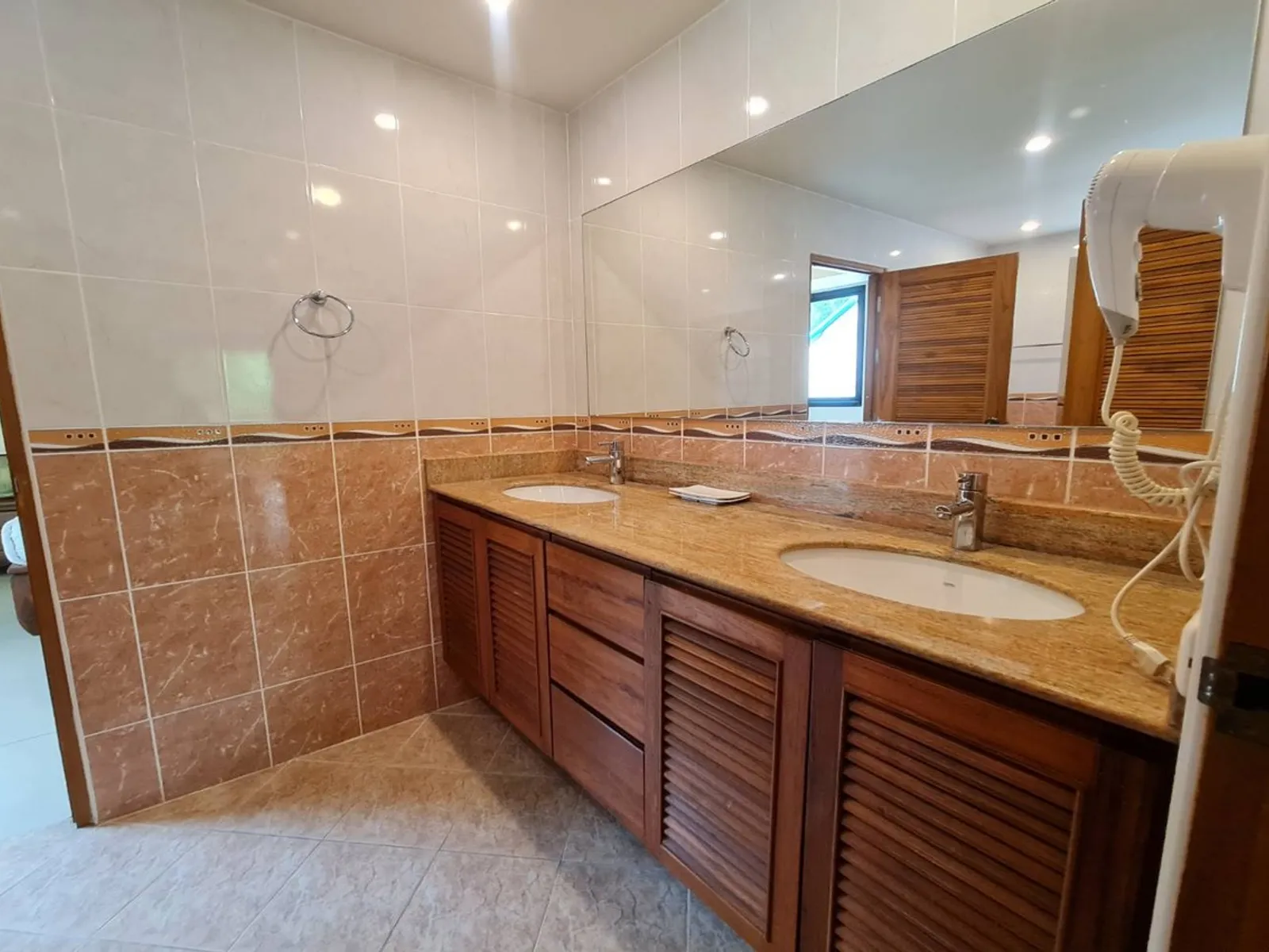 Surin Sabai, 2-Bedroom Condo for Rent, 10 Min Walk to Surin Beach - Surin Beach, Phuket - Photo 16