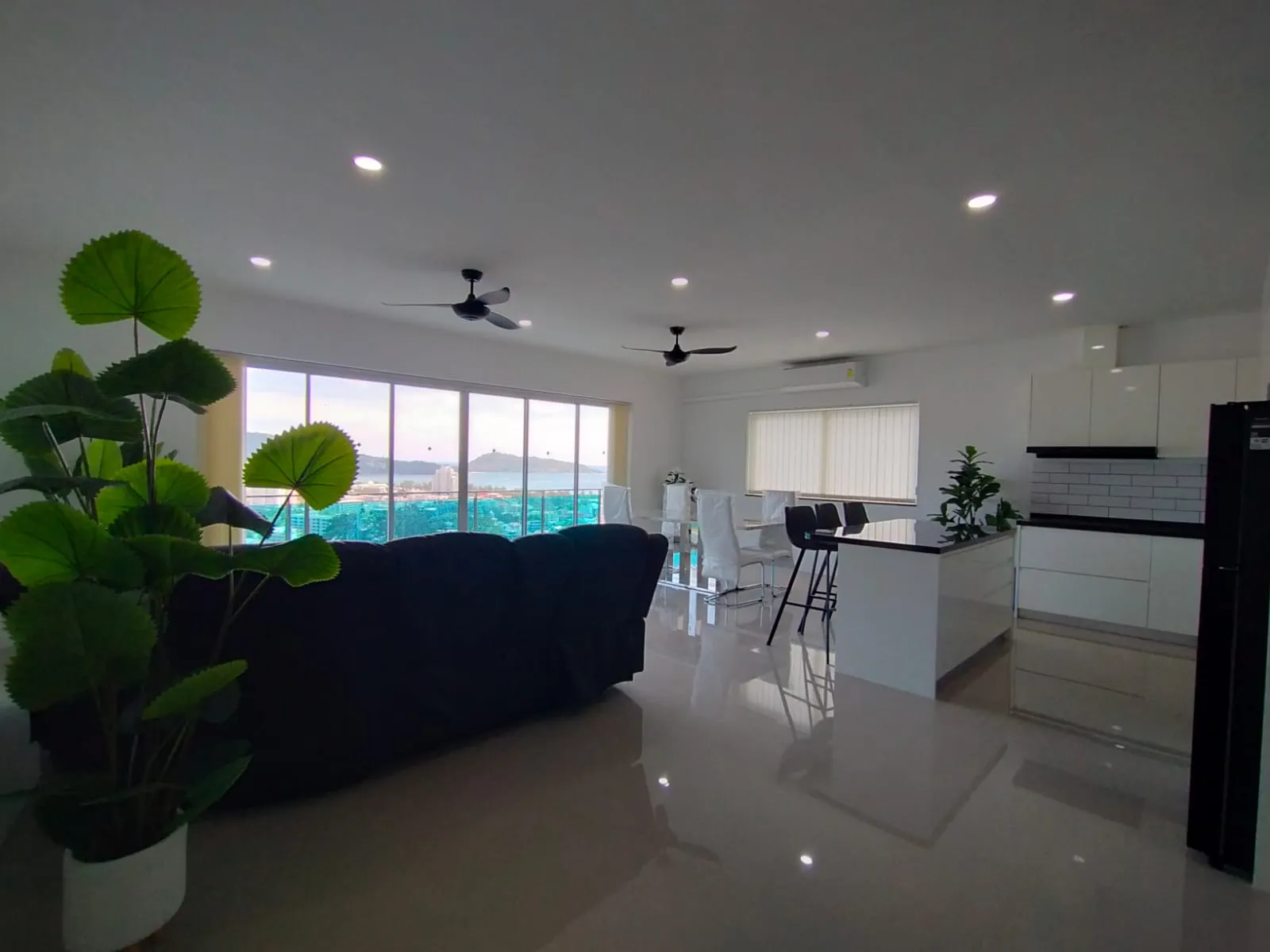 2-Bedroom Sea View Apartment for Rent, Patong Hill - Patong, Phuket - Photo 2