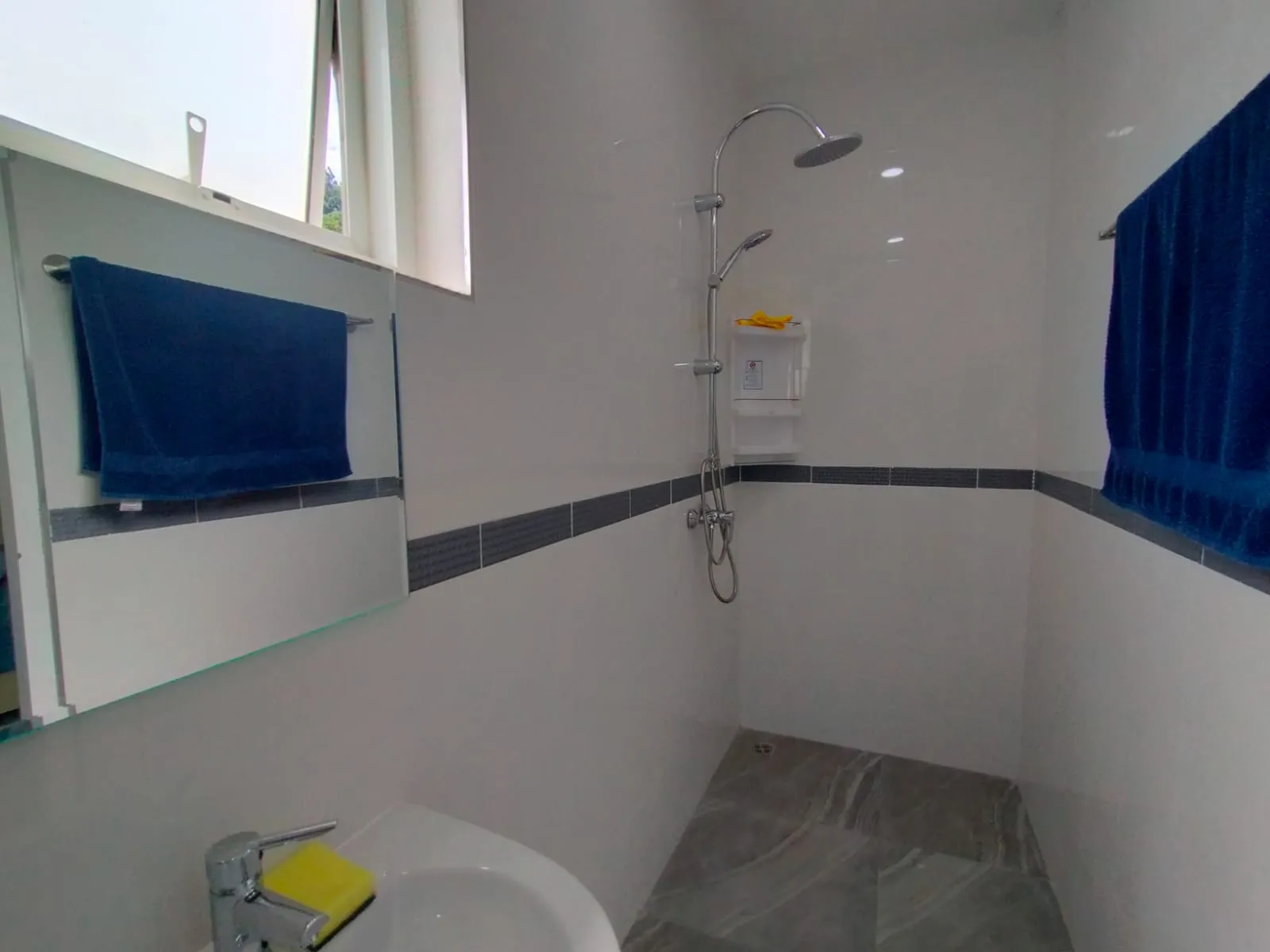 2-Bedroom Sea View Apartment for Rent, Patong Hill - Patong, Phuket - Photo 17