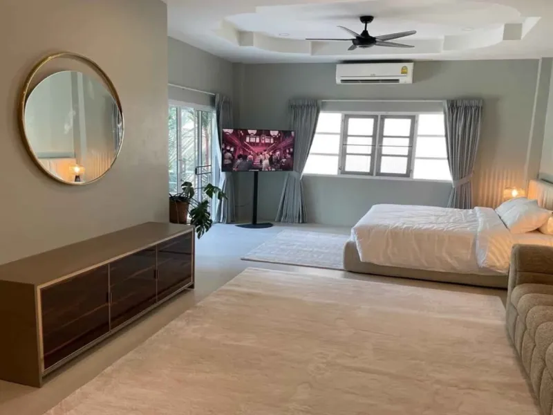 วิลล่าให้เช่าหรูหรา 3 ห้องนอน สระว่ายน้ำระบบเกลือ กมลา ใกล้หาดเพียง 2 กม. - Kamala, Phuket - ภาพหลัก