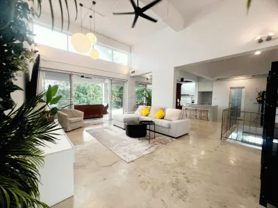 2-Bedroom Hillside Pool Villa for Rent, Chalong, Sea & Temple Views - Chalong, Phuket - Photo 2